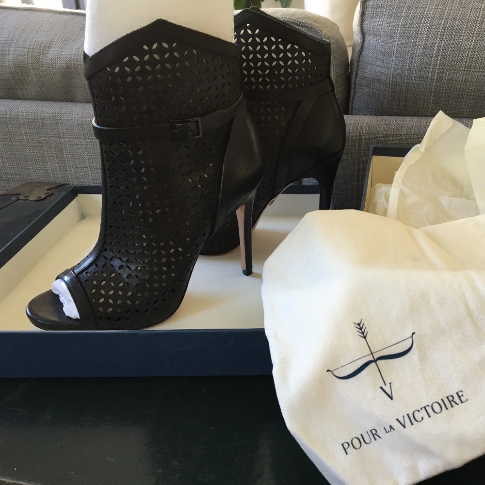 Pour La Victoire VIVA Bootie Size 7.5